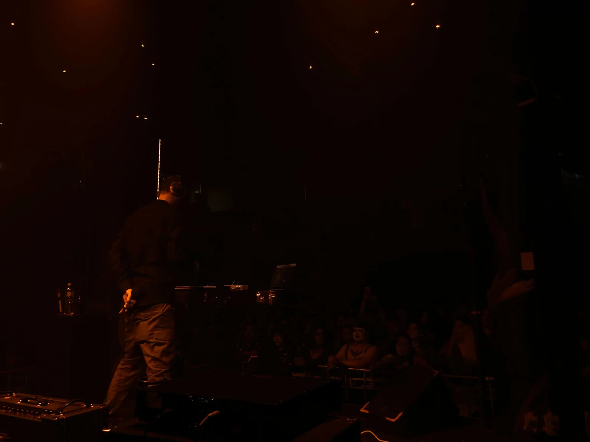 Sorge Janchez en retrato horizontal con iluminacion cinematografica